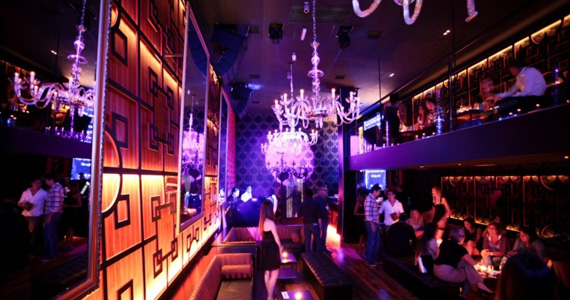 Noite de Halloween Party no Louis Bar Lounge