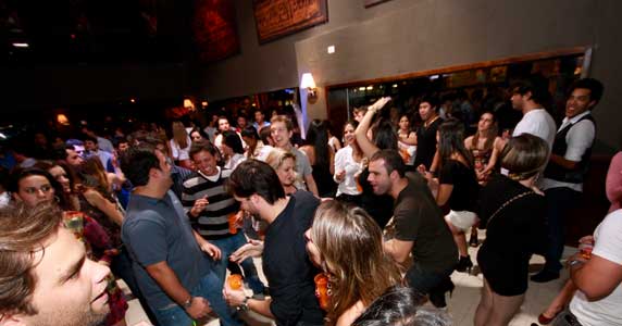 Os agitos do sertanejo na noite de sábado do Maevva