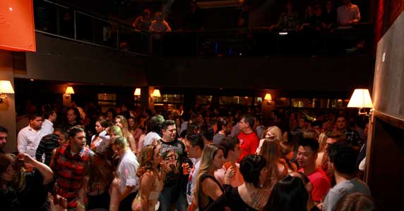 Maevva Bar embala o sábado com samba e sertanejo 