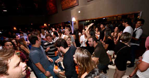 Pagode com feijoada esquenta a tarde de sábado do Maevva Bar Pagode com feijoada esquenta a tarde de sábado do Maevva Bar