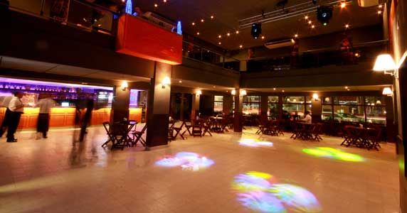 Sertanejo universitário na noite de sábado no Maevva Bar 