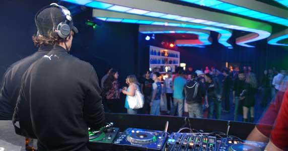 Música e agito na noite de sábado do Mary Pop Música e agito na noite de sábado do Mary Pop