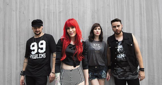 Banda Move Over agita o palco do Na Mata Café tocando muito Rock'n Roll Banda Move Over agita o palco do Na Mata Café tocando muito Rock'n Roll