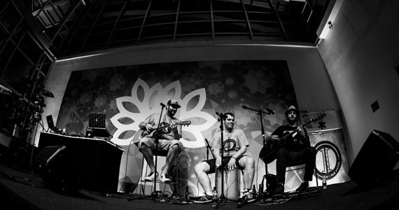 Trio Old Iscool toca muito Blues agitando a noite do Garrafas Bar Eventos BaresSP 570x300 imagem
