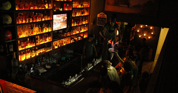 Happy hour com descontraído no Pé no Porão Rally Bar Happy hour com descontraído no Pé no Porão Rally Bar