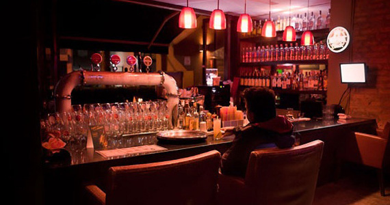 Happy hour com cerveja gelado e ambiente acolhedor no Sr. Pitanga