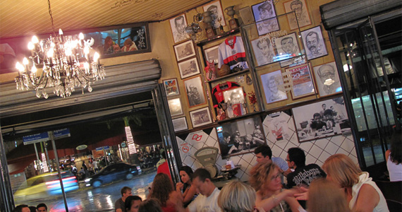 Posto 6 tem Happy Hour com chopp gelado e transmissão de jogos na quarta-feira Posto 6 tem Happy Hour com chopp gelado e transmissão de jogos na quarta-feira