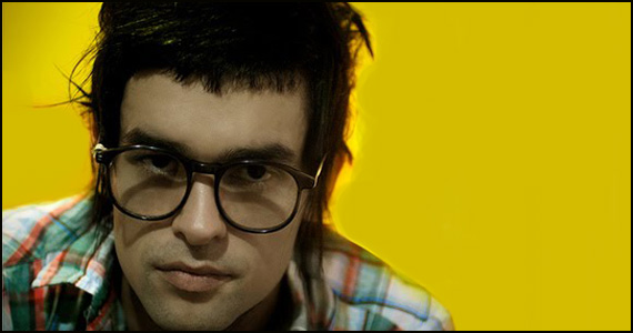 Lançamento do novo CD de Rodrigo Tavares no palco do Carioca Club