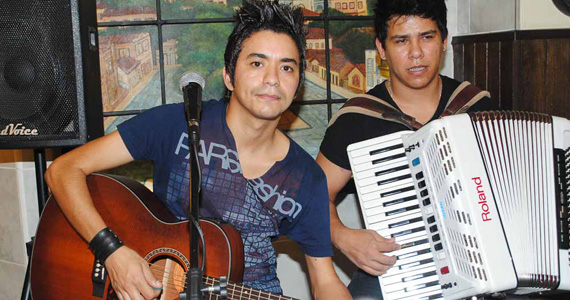 Dupla Ronaldo Santi & Júlio Coutinho agitam a quarta-feira com muito sertanejo no BarBirô