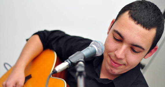 No feriado do dia 12 de outubro, o Majestade Bar recebe o cantor Wellington Araújo