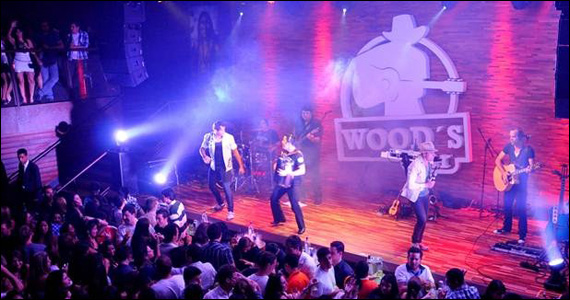 Os sucessos do sertanejo universitário na quarta-feira do Wood's Bar