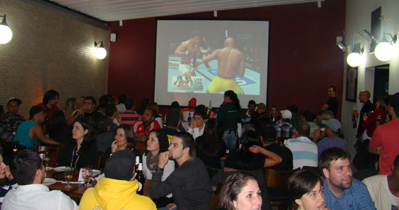 Zero a Zero Sport Bar tem sábado animado com chopp gelado e petiscos