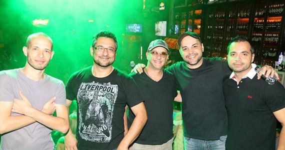 Bandas Zero Onze e Double G tocam muito Rock no palco do Bar Charles Edward