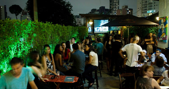 Revival com DJ Vadão e DJ Tutu e Especial Noite das Máscaras no Akbar Lounge & Disco