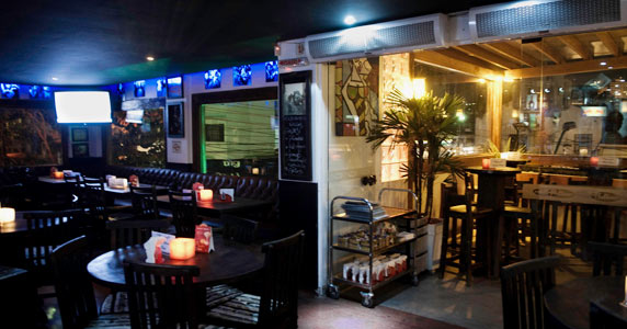 Noite dos Trintões e Quarentões no Akbar Lounge & Disco na sexta-feira