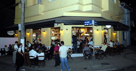 Assembleia Bar oferece happy hour descontraído na Vila Mariana