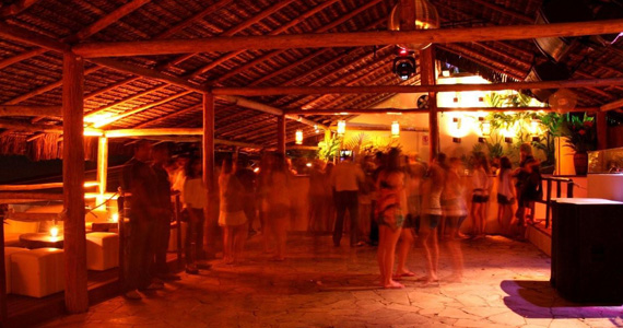 Cayon e Cozza agitam a primeira noite de 2014 no Banana's Beach Club Eventos BaresSP 570x300 imagem
