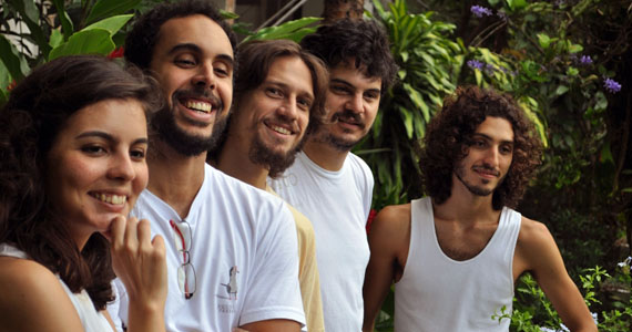 Banda Tono comanda noite do projeto Toca Brasil no espaço Itaú Cultural Banda Tono comanda noite do projeto Toca Brasil no espaço Itaú Cultural