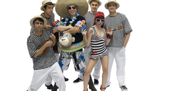 Apresentação da banda Velhas Virgens no palco do Sesc Carmo