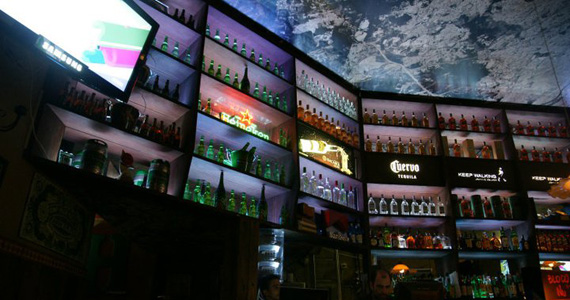 Bar Aurora oferece happy hour com grande variedade de petiscos e carnes