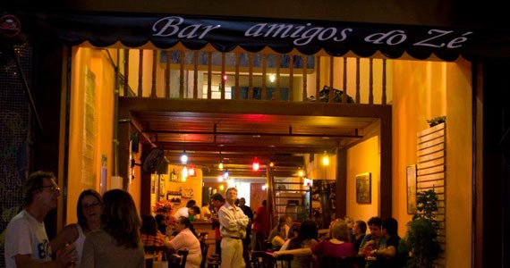 Bar Amigos do Zé oferece happy hour descontraído e animado nesta sexta-feira