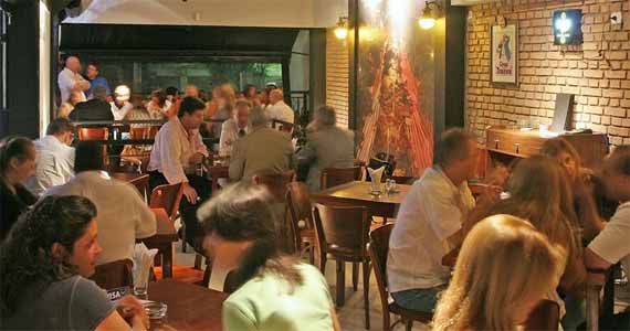 BarTira oferece happy hour animado e descontraído em Perdizes