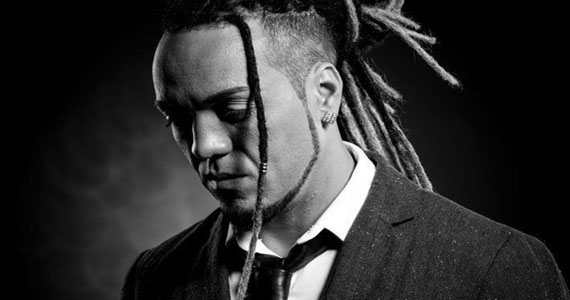 Credicard Hall recebe o romantismo do cantor Belo nesta sexta-feira