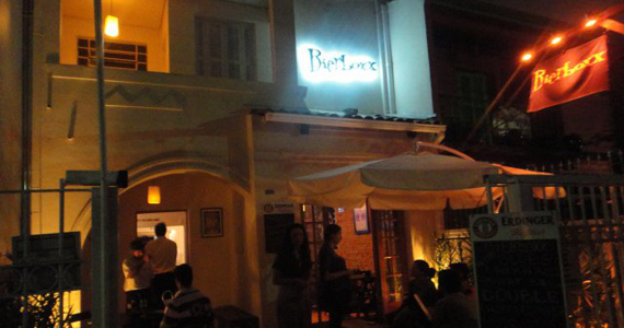 Bierboxx transmite futebol com mais de 200 rótulos de cerveja no cardápio neste domingo