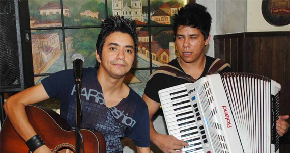 Ronaldo Santi e Júlio Coutinho animam a quarta-feira do BarBirô 