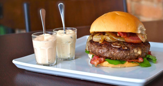Seu Figa oferece Blue Cheese Burguer como o lanche mais pedido Seu Figa oferece Blue Cheese Burguer como o lanche mais pedido