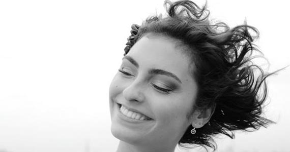 Bourbon Street Music Bar apresenta terça com elas, com a cantora paulista Bruna Caram 