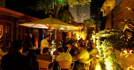 Café Journal, em Moema, tem domingo com os amigos e muitas opções em Caipirinhas e Caipiroskas