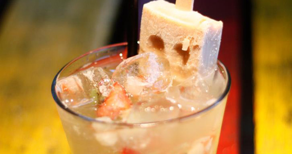 Gràcia Lounge Bar tem drink com picolé e petiscos espanhóis