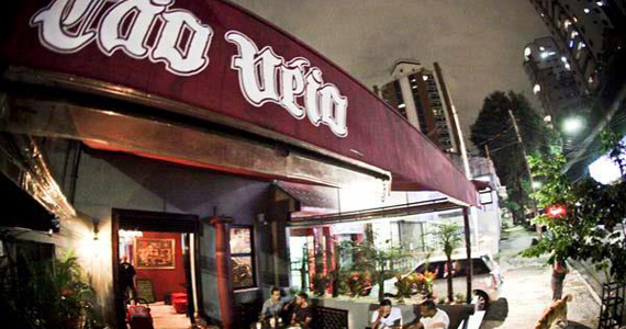 Bar Cão Véio oferece cardápio de petiscos e bebidas variadas para o happy hour Bar Cão Véio oferece cardápio de petiscos e bebidas variadas para o happy hour
