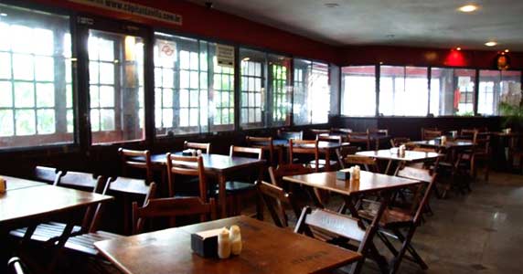 Apresentação da banda Mr. Hits no palco do Capital da Villa