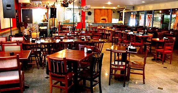 Apresentação da banda Tecdec com pop rock no Capital da Villa