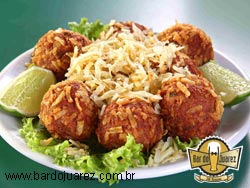 Bar do Juarez oferece chopp gelado e bolinho de carne seca como opções para Happy Hour