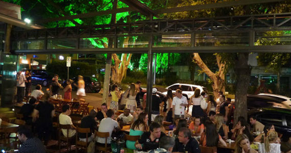 Cervejaria Patriarca Tatuapé oferece lounge eletrônico e coquetéis para o happy hour Cervejaria Patriarca Tatuapé oferece lounge eletrônico e coquetéis para o happy hour