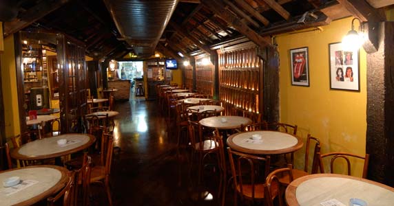 Bar Charles Edward oferece promoções para o Happy Hour