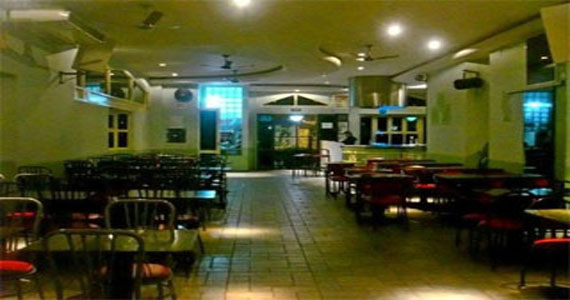 Choperia Muralha oferece Happy Hour com muito espetinho, chopp e videokê