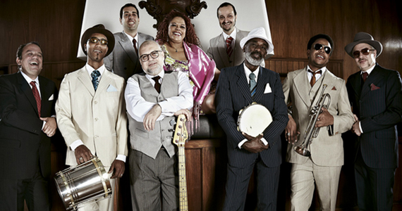 Grazie a Dio tem noite com a banda Clube do Balanço ao som de muito samba rock