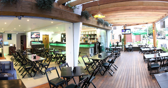 Deck Lounge Bar tem música ao vivo para curtir o happy hour nesta quinta-feira