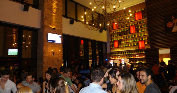 Samba de Verdade aos sábados no Deck Bar Itaim