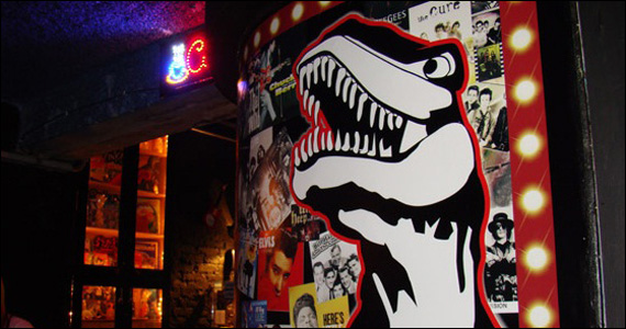 Dinossauros celebra o Dia Mundial do Rock com banda convidada