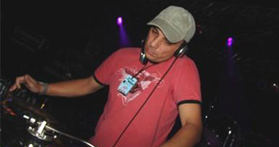 DJ Badinha toca o melhor do flash back no Club Transatlântico 