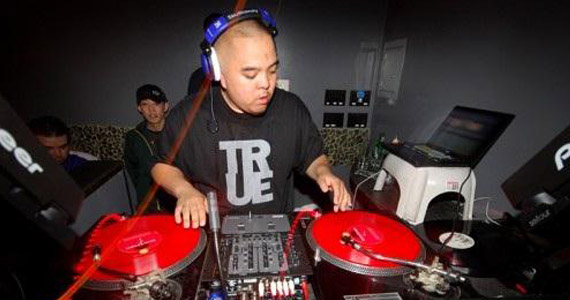 Última Groovelicious de 2012 traz o DJ Shortkut do Invisibl Skratch Piklz no Lions Nightclub Eventos BaresSP 570x300 imagem