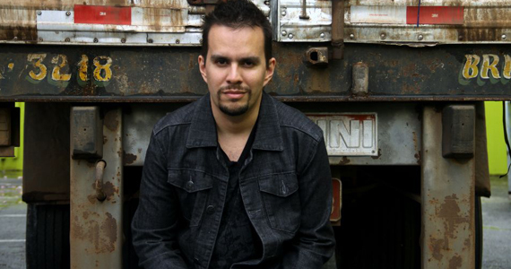 Pocket House com o DJ Sidney Gomes e muita music house no bar Squat