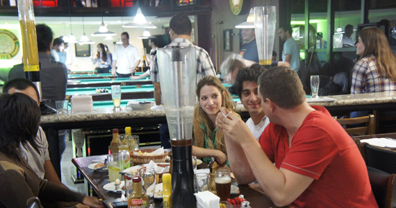 Dona Mathilde Snooker Bar oferece cervejas especiais e importadas