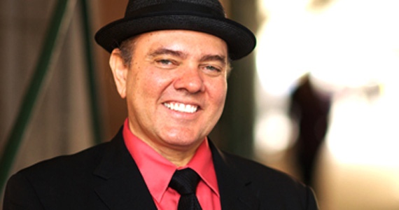 Cantor e pianista Edsel Gomez se apresenta nesta quarta-feirano Bourbon Street Cantor e pianista Edsel Gomez se apresenta nesta quarta-feirano Bourbon Street