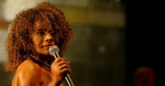 Elza Soares apresenta show intimista e especial no Bar Brahma